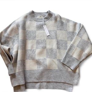 NWT Moon & Madison grey and white checkered knit sweater